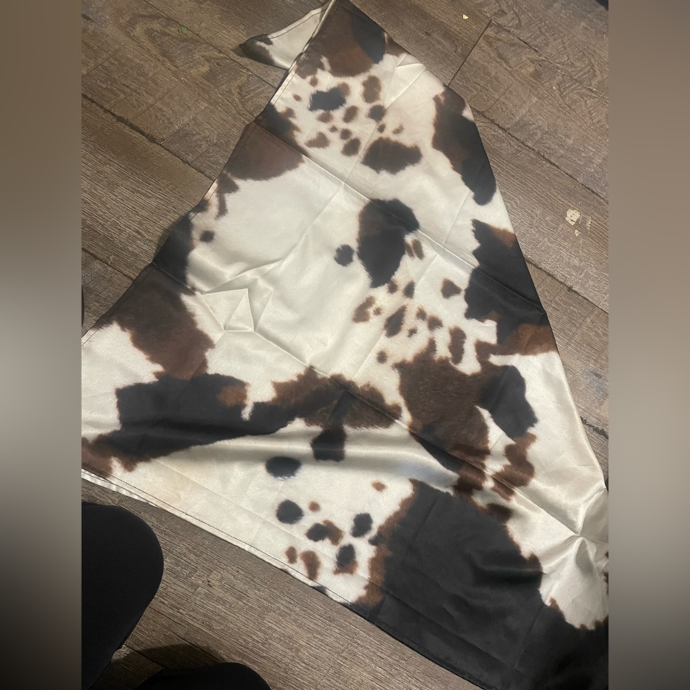 COPY - Large cowhide print wild rag